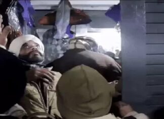 ਲੁਧਿਆਣਾ ‘ਚ ਅੱਧੀ ਰਾਤ ਪਤੰਗ ਕਾਰੋਬਾਰੀ ਦੀ ਦੁਕਾਨ ‘ਤੇ ਪੁਲਿਸ ਦਾ ਛਾਪਾ, ਗਾਹਕਾਂ ਦੇ ਫੋਨ ਕੀਤੇ ਜ਼ਬਤ, ਹੋ ਗਿਆ ਹੰਗਾਮਾ