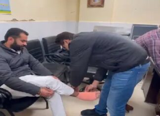 ਵਿਕਾਸ ਕਾਰਜਾਂ ਦਾ ਨੀਂਹ ਪੱਥਰ ਰੱਖਣ ਜਾਣ ਲੱਗੇ ਆਪ ਵਿਧਾਇਕ ਨਾਲ ਵਾਪਰਿਆ ਹਾਦਸਾ, ਪੌੜੀਆਂ ਤੋਂ ਡਿੱਗੇ