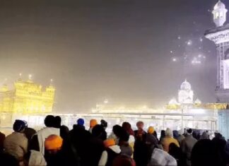 ਸ੍ਰੀ ਹਰਿਮੰਦਰ ਸਾਹਿਬ ‘ਚ 3 ਘੰਟਿਆਂ ‘ਚ 2 ਲੱਖ ਸ਼ਰਧਾਲੂਆਂ ਨੇ ਟੇਕਿਆ ਮੱਥਾ, ਗੁਰੂ ਦਾ ਆਸ਼ੀਰਵਾਦ ਲੈ ਕੇ ਕੀਤੀ 2025 ਦੀ ਸ਼ੁਰੂਆਤ