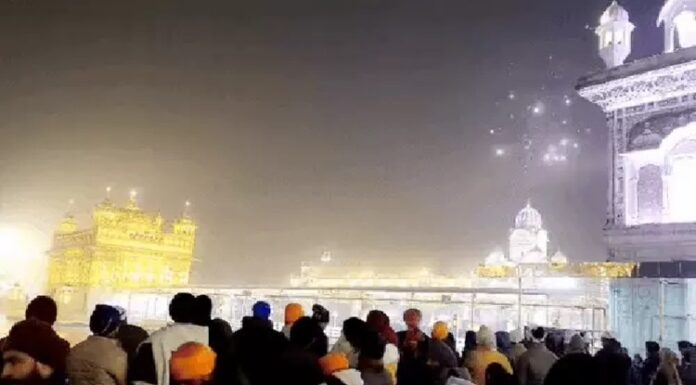 ਸ੍ਰੀ ਹਰਿਮੰਦਰ ਸਾਹਿਬ ‘ਚ 3 ਘੰਟਿਆਂ ‘ਚ 2 ਲੱਖ ਸ਼ਰਧਾਲੂਆਂ ਨੇ ਟੇਕਿਆ ਮੱਥਾ, ਗੁਰੂ ਦਾ ਆਸ਼ੀਰਵਾਦ ਲੈ ਕੇ ਕੀਤੀ 2025 ਦੀ ਸ਼ੁਰੂਆਤ