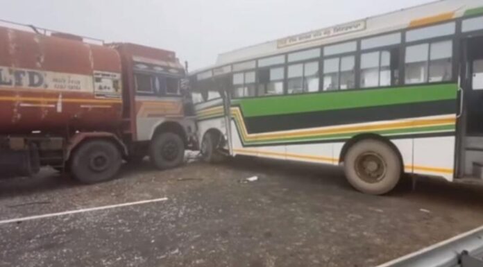 ਵੱਡਾ ਹਾਦਸਾ ! ਸਵਾਰੀਆਂ ਨਾਲ ਭਰੀ ਬੱਸ ਤੇ ਟਰੱਕ ਦੀ ਭਿਆਨਕ ਟੱਕਰ, 15 ਤੋਂ ਵਧ ਸਵਾਰੀਆਂ ਜ਼ਖਮੀ