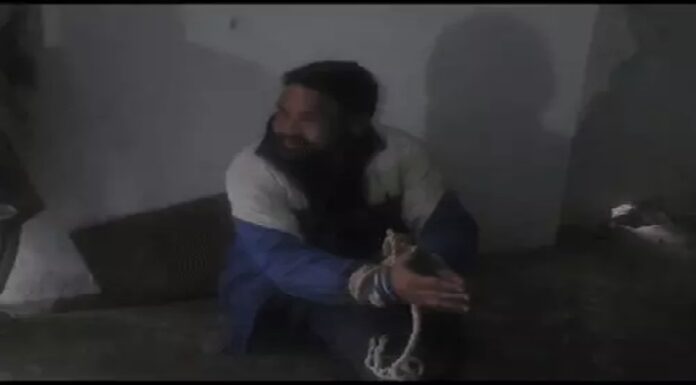 ਲੁਧਿਆਣਾ : ਗੁਰਦੁਆਰਾ ਸਾਹਿਬ ‘ਚੋਂ ਚੋਰੀ ਕਰਨ ਵਾਲਾ ਚੋਰ ਸੰਗਤ ਨੇ ਜਾਲ ਵਿਛਾ ਕੇ ਫੜਿਆ, ਹੱਥ ਪੈਰ ਬੰਨ੍ਹ ਕੇ ਚਾੜਿਆ ਕੁੱਟਾਪਾ