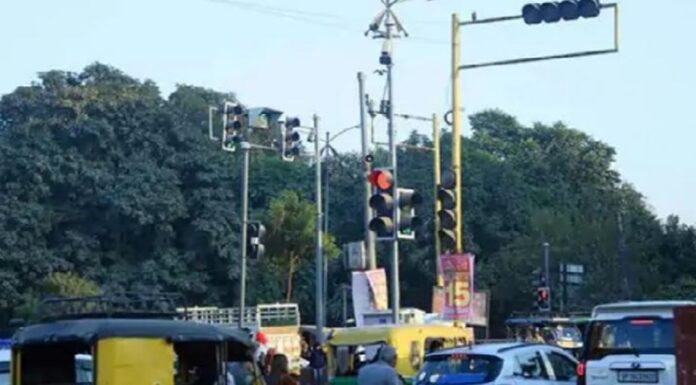 ਲੁਧਿਆਣਾ ‘ਚ ਈ-ਚਲਾਨ ਅੱਜ ਤੋਂ ਹੋਏ ਸ਼ੁਰੂ, ਪਹਿਲੇ ਪੜਾਅ ‘ਚ ਲਾਲ ਬੱਤੀ ਜੰਪਿੰਗ ‘ਤੇ ਧਿਆਨ