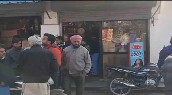ਲੁਧਿਆਣਾ ‘ਚ ਚੋਰਾਂ ਨੇ ਕਰਿਆਨੇ ਦੀ ਦੁਕਾਨ ‘ਚ ਵੜ ਕੀਤੀ ਲੱਖਾਂ ਦੀ ਚੋਰੀ, ਪਿਛਲਾ ਦਰਵਾਜ਼ਾ ਤੋੜ ਵੜੇ ਸੀ ਅੰਦਰ