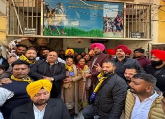 ਬ੍ਰੇਕਿੰਗ : ਅੰਮ੍ਰਿਤਸਰ ‘ਚ 2 ਆਜ਼ਾਦ ਕੌਂਸਲਰ ਆਪ ‘ਚ ਸ਼ਾਮਲ, ਮੇਅਰ ਦੀ ਕੁਰਸੀ ਵੱਲ ਆਪ ਦਾ ਇਕ ਹੋਰ ਕਦਮ