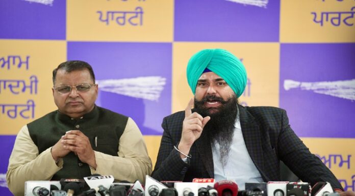 ਪੰਜਾਬੀਆਂ ਵਿਰੁੱਧ ਪ੍ਰਵੇਸ਼ ਵਰਮਾ ਦੀਆਂ ਟਿੱਪਣੀਆਂ BJP ਦੇ ਡੂੰਘੇ ਪੱਖਪਾਤ ਨੂੰ ਕਰਦੀਆਂ ਉਜਾਗਰ : ਮਲਵਿੰਦਰ ਕੰਗ