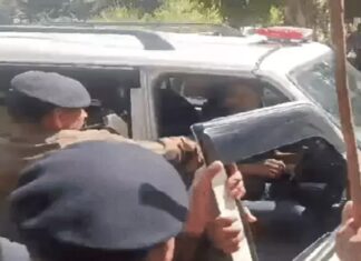 ਬ੍ਰੇਕਿੰਗ : CM ਮਾਨ ਨੂੰ ਮਿਲਣ ਪਹੁੰਚੇ ਕੇਂਦਰੀ ਮੰਤਰੀ ਬਿੱਟੂ ਦੇ ਸੁਰੱਖਿਆ ਮੁਲਾਜ਼ਮਾਂ ਦੀ ਚੰਡੀਗੜ੍ਹ ਪੁਲਿਸ ਹੋਈ ਝੜਪ, ਗਰਮਾ ਗਿਆ ਮਾਹੌਲ