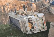 ਪੰਜਾਬ ‘ਚ ਵੱਡਾ ਹਾਦਸਾ ! ਸਵਾਰੀਆਂ ਨਾਲ ਭਰੀ ਬੱਸ ਦੀ ਟਰੱਕ ਨਾਲ ਭਿਆਨਕ ਟੱਕਰ, ਨਾਲੇ ‘ਚ ਡਿੱਗੀ ਬੱਸ, 5 ਲੋਕਾਂ ਦੀ ਮੌਤ ਸਣੇ ਕਈ ਜ਼ਖਮੀ