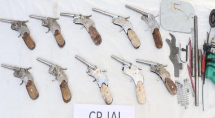 10ਵੀਂ ਪਾਸ ਨੌਜਵਾਨ ਨੇ ਸੋਸ਼ਲ ਮੀਡੀਆ ਤੋਂ ਬਣਾਉਣੇ ਸਿੱਖੇ ਦੇਸੀ ਪਿਸਤੌਲ, ਪੁਲਿਸ ਨੇ ਕੀਤਾ ਗ੍ਰਿਫ਼ਤਾਰ