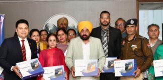 ਮੁੱਖ ਮੰਤਰੀ ਵੱਲੋਂ ਲੁਧਿਆਣਾ ‘ਚ ਡਿਜੀਟਲ ਸਿੱਖਿਆ ਪਹਿਲਕਦਮੀ ਦੀ ਸ਼ੁਰੂਆਤ, ਸਕੂਲੀ ਵਿਦਿਆਰਥੀਆਂ ਨੂੰ ਲੈਪਟਾਪ ਵੰਡਣ ਦੀ ਕੀਤੀ ਸ਼ੁਰੂਆਤ