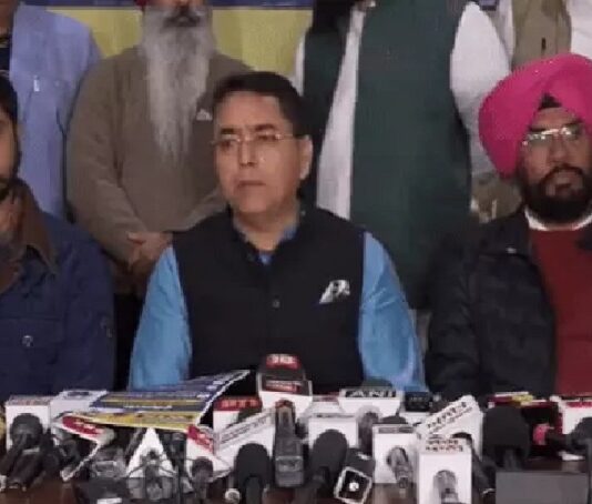 ਅਮਰੀਕਾ ਤੋਂ ਡਿਪੋਰਟੇਸ਼ਨ ‘ਤੇ ਮੰਤਰੀ ਅਮਨ ਅਰੋੜਾ ਨੇ ਘੇਰੀ ਕੇਂਦਰ ਸਰਕਾਰ, ਕਿਹਾ – ਜਦ ਡਿਪੋਰਟ ਨਾਗਰਿਕ ਦੇਸ਼ ਭਰ ਤੋਂ ਸਨ ਤਾਂ ਜਹਾਜ਼ ਅੰਮ੍ਰਿਤਸਰ ਕਿਉਂ ਉਤਰਿਆ