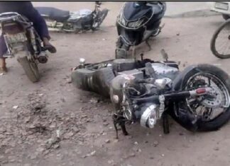 ਦੋ ਮੋਟਰਸਾਈਕਲਾਂ ਦੀ ਹੋਈ ਭਿਆਨਕ ਟੱਕਰ ‘ਚ ਇਕ ਨੌਜਵਾਨ ਦੀ ਮੌਤ, 2 ਦੀ ਹਾਲਤ ਗੰਭੀਰ