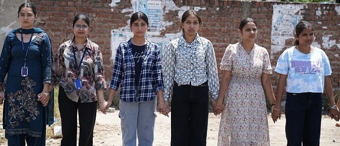 ਸੀ.ਟੀ. ਗਰੁੱਪ ਨੇ ਪਹਿਲਗਾਮ ਅਟੈਕ ਦੀ ਨਿੰਦਾ ਕਰਦਿਆਂ ਕਸ਼ਮੀਰੀ ਵਿਦਿਆਰੀਥੀਆਂ ਲਈ ਬਣਾਈ ‘ਹਿਊਮਨ ਚੇਨ’