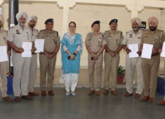 ਜਲੰਧਰ ਪੁਲਿਸ ਕਮਿਸ਼ਨਰ ਨੇ ‘ਯੁੱਧ ਨਸ਼ੇ ਵਿਰੁੱਧ’ ਮੁਹਿੰਮ ਨੂੰ ਸਫਲ ਬਨਾਉਣ ਵਾਲੇ ਮੁਲਾਜ਼ਮਾਂ ਦਾ ਕੀਤਾ ਸਨਮਾਨ