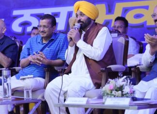 ਭਗਵੰਤ ਮਾਨ ਅਤੇ ਕੇਜਰੀਵਾਲ ਵੱਲੋਂ ਨਸ਼ਿਆਂ ਦੀ ਸਮੱਸਿਆ ਨਾਲ ਨਜਿੱਠਣ ਅਤੇ ਆਉਣ ਵਾਲੀਆਂ ਪੀੜ੍ਹੀਆਂ ਨੂੰ ਬਚਾਉਣ ਲਈ ਲੋਕਾਂ ਨੂੰ ਪਹਿਰੇਦਾਰ ਵਜੋਂ ਕੰਮ ਕਰਨ ਦੀ ਅਪੀਲ