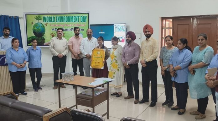 ਵਿਦਿਆਰਥੀਆਂ ਨੂੰ ਪਲਾਸਟਿਕ ਪ੍ਰਦੂਸ਼ਣ ਰੋਕਣ ਲਈ ਕੀਤੇ ਜਾ ਰਹੇ ਉਪਰਾਲਿਆਂ ’ਚ ਯੋਗਦਾਨ ਪਾਉਣ ਲਈ ਪ੍ਰੇਰਿਆ
