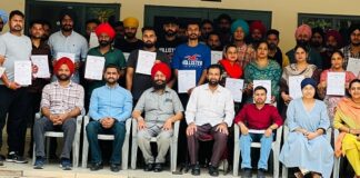 ਡੇਅਰੀ ਵਿਕਾਸ ਵਿਭਾਗ ਵਲੋਂ ਸਿਖਲਾਈ ਤੋਂ ਬਾਅਦ ਸਿਖਿਆਰਥੀਆਂ ਨੂੰ ਸਰਟੀਫਿਕੇਟ ਵੰਡੇ