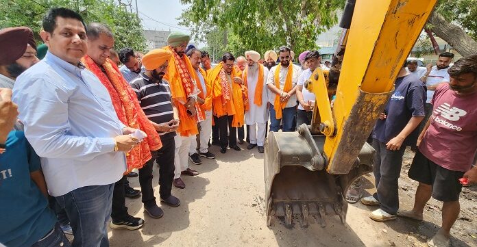 ਵਿਧਾਇਕ ਮਦਨ ਲਾਲ ਬੱਗਾ ਵੱਲੋਂ ਦਾਣਾ ਮੰਡੀ ‘ਚ ਵਿਕਾਸ ਕਾਰਜ਼ਾਂ ਦਾ ਉਦਘਾਟਨ