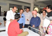 ਯੁੱਧ ਨਸ਼ਿਆਂ ਵਿਰੁੱਧ: ਕੈਬਨਿਟ ਮੰਤਰੀ ਵੱਲੋਂ ਨਸ਼ਾ ਛੁਡਾਊ ਕੇਂਦਰ ਦਾ ਦੌਰਾ, ਮਰੀਜ਼ਾਂ ਦਾ ਹਾਲ-ਚਾਲ ਜਾਣਿਆ