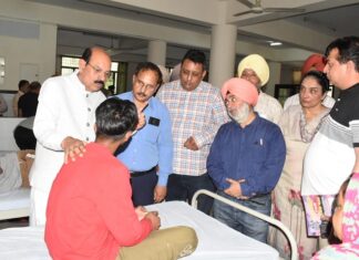 ਯੁੱਧ ਨਸ਼ਿਆਂ ਵਿਰੁੱਧ: ਕੈਬਨਿਟ ਮੰਤਰੀ ਵੱਲੋਂ ਨਸ਼ਾ ਛੁਡਾਊ ਕੇਂਦਰ ਦਾ ਦੌਰਾ, ਮਰੀਜ਼ਾਂ ਦਾ ਹਾਲ-ਚਾਲ ਜਾਣਿਆ