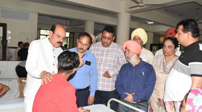 ਯੁੱਧ ਨਸ਼ਿਆਂ ਵਿਰੁੱਧ: ਕੈਬਨਿਟ ਮੰਤਰੀ ਵੱਲੋਂ ਨਸ਼ਾ ਛੁਡਾਊ ਕੇਂਦਰ ਦਾ ਦੌਰਾ, ਮਰੀਜ਼ਾਂ ਦਾ ਹਾਲ-ਚਾਲ ਜਾਣਿਆ