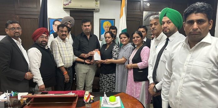 ਜਲੰਧਰ ਲਿਟਰੇਰੀ ਫੋਰਮ ਨੇ ਮੇਅਰ ਨੂੰ ਇੱਕ ਮੰਗ ਪੱਤਰ ਸੌਂਪ ਕੇ ਨਗਰ ਨਿਗਮ ਲਾਇਬ੍ਰੇਰੀ ਨੂੰ ਮੁੜ ਸਥਾਪਤ ਕਰਨ ਦੀ ਕੀਤੀ ਮੰਗ