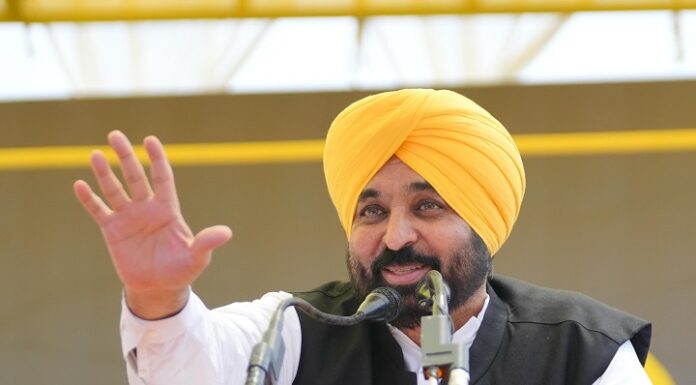 ਪੰਜਾਬ ਨੂੰ ਮਿਲਿਆ ਪਾਣੀਆਂ ਦਾ ਨਵਾਂ ਰਾਖਾ: ਭਗਵੰਤ ਮਾਨ ਨੇ ਕਿਹਾ “ਜੇ ਅਸੀਂ 532 ਕਿਲੋਮੀਟਰ ਸਰਹੱਦ ਦੀ ਰੱਖਿਆ ਕਰ ਸਕਦੇ ਹਾਂ ਤਾਂ ਅਸੀਂ ਆਪਣੇ ਪਾਣੀਆਂ ਦੀ ਵੀ ਰਾਖੀ ਕਰ ਸਕਦੇ ਹਾਂ”