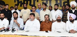 ਲੁਧਿਆਣਾ ਪੱਛਮੀ ਵਿੱਚ ਕਾਂਗਰਸ ਨੂੰ ਵੱਡਾ ਝਟਕਾ! ਕਈ ਦਿਗੱਜ ਆਗੂ ਆਮ ਆਦਮੀ ਪਾਰਟੀ ‘ਚ ਹੋਏ ਸ਼ਾਮਲ