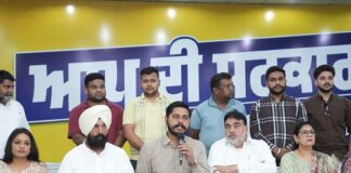 ਕਾਂਗਰਸ ਦੀ ਵਧੀਆਂ ਮੁਸ਼ਕਲਾਂ – ਲੁਧਿਆਣਾ ਪੱਛਮੀ ਤੋਂ ਆਸ਼ੂ ਦੇ ਕਰੀਬੀ ਆਗੂ ਸਾਥੀਆਂ ਸਮੇਤ ਆਮ ਆਦਮੀ ਪਾਰਟੀ ਵਿੱਚ ਸ਼ਾਮਲ