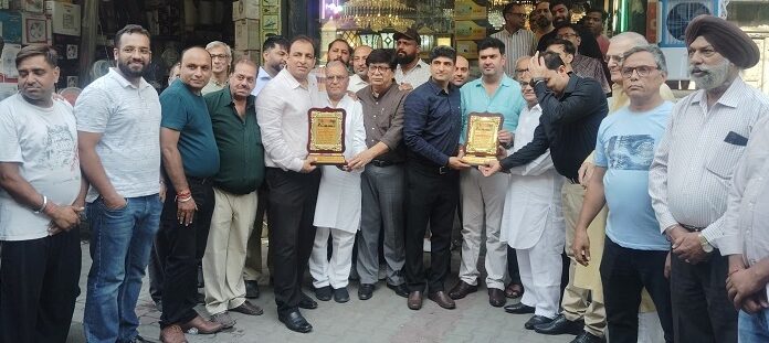 ਨਿਤਿਨ ਕੋਹਲੀ ਨੇ ਕੀਤੀ ਫਗਵਾੜਾ ਗੇਟ ਦੇ ਦੁਕਾਨਦਾਰਾਂ ਨਾਲ ਮੀਟਿੰਗ, ਫਗਵਾੜਾ ਗੇਟ ਦੁਕਾਨਦਾਰਾਂ ਨੂੰ ਪੇਸ਼ ਆ ਰਹਿਆਂ ਮੁਸ਼ਕਲਾਂ ਦਾ ਨਿਤਿਨ ਕੋਹਲੀ ਨੇ ਮੌਕੇ ਤੇ ਹੀ ਹਲ ਕੀਤਾ