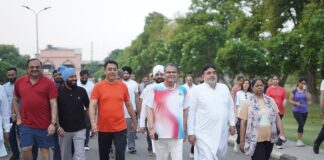 ਐਮਪੀ ਅਰੋੜਾ ਨੇ ਪੀਏਯੂ ਵਿਖੇ ਸਵੇਰ ਦੀ ਸੈਰ ਵਿੱਚ ਹਿੱਸਾ ਲਿਆ; ਉਪ ਚੋਣ ਪ੍ਰਚਾਰ ਦੌਰਾਨ ਨਿਵਾਸੀਆਂ ਨਾਲ ਗੱਲਬਾਤ ਕੀਤੀ