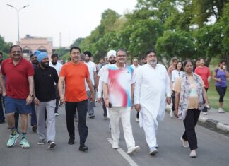 ਐਮਪੀ ਅਰੋੜਾ ਨੇ ਪੀਏਯੂ ਵਿਖੇ ਸਵੇਰ ਦੀ ਸੈਰ ਵਿੱਚ ਹਿੱਸਾ ਲਿਆ; ਉਪ ਚੋਣ ਪ੍ਰਚਾਰ ਦੌਰਾਨ ਨਿਵਾਸੀਆਂ ਨਾਲ ਗੱਲਬਾਤ ਕੀਤੀ