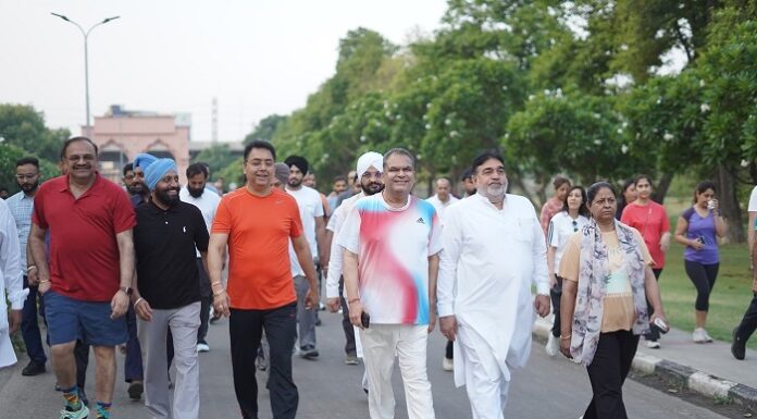 ਐਮਪੀ ਅਰੋੜਾ ਨੇ ਪੀਏਯੂ ਵਿਖੇ ਸਵੇਰ ਦੀ ਸੈਰ ਵਿੱਚ ਹਿੱਸਾ ਲਿਆ; ਉਪ ਚੋਣ ਪ੍ਰਚਾਰ ਦੌਰਾਨ ਨਿਵਾਸੀਆਂ ਨਾਲ ਗੱਲਬਾਤ ਕੀਤੀ