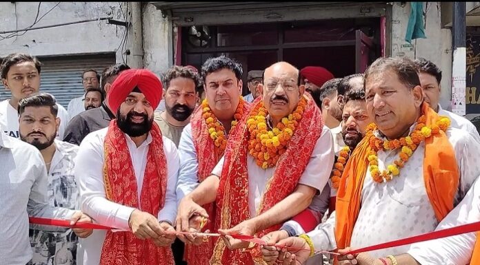 ਮੋਹਿੰਦਰ ਭਗਤ ਵਲੋਂ ਬਸਤੀ ਸ਼ੇਖ਼ ਭਗਵਾਨ ਵਾਲਮੀਕੀ ਮੰਦਿਰ ਤੋਂ ਅਸ਼ੋਕ ਨਗਰ ਤੱਕ 45 ਲੱਖ ਰੁਪਏ ਦੀ ਲਾਗਤ ਨਾਲ ਨਵੀਂ ਬਣੀ ਸੜਕ ਦਾ ਉਦਘਾਟਨ