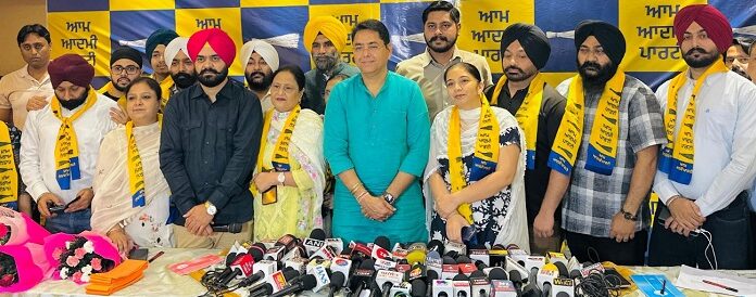 ਲੁਧਿਆਣਾ ਪੱਛਮੀ ਵਿੱਚ ਆਮ ਆਦਮੀ ਪਾਰਟੀ ਲਈ ਜਨਤਕ ਸਮਰਥਨ ਲਗਾਤਾਰ ਵਧ ਰਿਹਾ, ਹਰ ਰੋਜ਼ ਸੈਂਕੜੇ ਲੋਕ ਪਾਰਟੀ ਵਿੱਚ ਹੋ ਰਹੇ ਸ਼ਾਮਲ