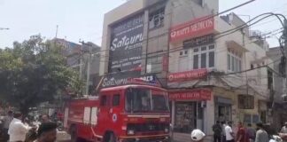 ਅੰਮ੍ਰਿਤਸਰ ਦੇ ਪੁਤਲੀਘਰ ‘ਚ ਕਪੜਿਆਂ ਦੇ ਸ਼ੋਰੂਮ ‘ਚ ਲੱਗੀ ਭਿਆਨਕ ਅੱਗ, ਸ਼ਾਰਟ ਸਰਕਟ ਕਾਰਨ ਬਣਿਆ ਹਾਦਸਾ