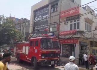 ਅੰਮ੍ਰਿਤਸਰ ਦੇ ਪੁਤਲੀਘਰ ‘ਚ ਕਪੜਿਆਂ ਦੇ ਸ਼ੋਰੂਮ ‘ਚ ਲੱਗੀ ਭਿਆਨਕ ਅੱਗ, ਸ਼ਾਰਟ ਸਰਕਟ ਕਾਰਨ ਬਣਿਆ ਹਾਦਸਾ