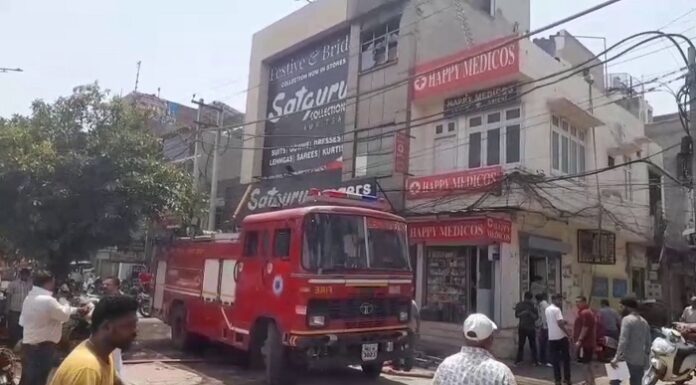 ਅੰਮ੍ਰਿਤਸਰ ਦੇ ਪੁਤਲੀਘਰ ‘ਚ ਕਪੜਿਆਂ ਦੇ ਸ਼ੋਰੂਮ ‘ਚ ਲੱਗੀ ਭਿਆਨਕ ਅੱਗ, ਸ਼ਾਰਟ ਸਰਕਟ ਕਾਰਨ ਬਣਿਆ ਹਾਦਸਾ