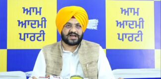 ਜੇ ਬਿੱਟੂ ਵਿੱਚ ਇੰਨੀ ਹਿੰਮਤ ਸੀ ਤਾਂ ਇਸ ਚੋਣ ਵਿੱਚ ਆਪਣੇ ਪਰਿਵਾਰ ‘ਚੋਂ ਕਿਸੇ ਨੂੰ ਖੜ੍ਹਾ ਕਿਉਂ ਨਹੀਂ ਕੀਤਾ? – ਤਰੁਣਪ੍ਰੀਤ ਸੌਂਧ