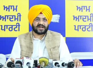 ਜੇ ਬਿੱਟੂ ਵਿੱਚ ਇੰਨੀ ਹਿੰਮਤ ਸੀ ਤਾਂ ਇਸ ਚੋਣ ਵਿੱਚ ਆਪਣੇ ਪਰਿਵਾਰ ‘ਚੋਂ ਕਿਸੇ ਨੂੰ ਖੜ੍ਹਾ ਕਿਉਂ ਨਹੀਂ ਕੀਤਾ? – ਤਰੁਣਪ੍ਰੀਤ ਸੌਂਧ