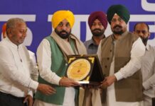 ਮੁੱਖ ਮੰਤਰੀ ਨੇ ਲੈਂਡ ਪੂਲਿੰਗ ਸਕੀਮ ਬਾਰੇ ਲੋਕਾਂ ਨੂੰ ਗੁਮਰਾਹ ਕਰ ਰਹੀ ਵਿਰੋਧੀ ਧਿਰ ਨੂੰ ਲਾਏ ਰਗੜੇ