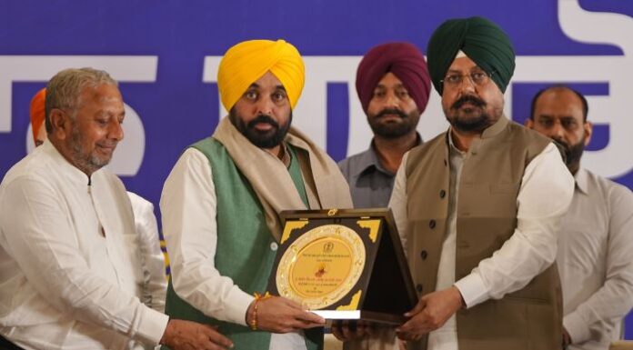 ਮੁੱਖ ਮੰਤਰੀ ਨੇ ਲੈਂਡ ਪੂਲਿੰਗ ਸਕੀਮ ਬਾਰੇ ਲੋਕਾਂ ਨੂੰ ਗੁਮਰਾਹ ਕਰ ਰਹੀ ਵਿਰੋਧੀ ਧਿਰ ਨੂੰ ਲਾਏ ਰਗੜੇ