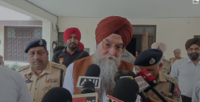 ਜਲੰਧਰ ਪੁੱਜੇ ਸੰਧਵਾਂ ਦਾ ਭਾਜਪਾ ‘ਤੇ ਤੰਜ, ਕਿਹਾ- “ਛੱਜ ਤਾਂ ਬੋਲੇ, ਛਾਣਨੀ ਵੀ ਬੋਲੇ”