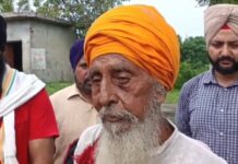 ਜ਼ਮੀਨੀ ਵਿਵਾਦ ਨੂੰ ਲੈ ਕੇ ਬਜ਼ੁਰਗ ਚੜ੍ਹਿਆ ਟੈਂਕੀ ‘ਤੇ, 2 ਘੰਟੇ ਬਾਅਦ ਪੁਲਿਸ ਨੇ ਸਮਝਾ ਕੇ ਉਤਾਰਿਆ