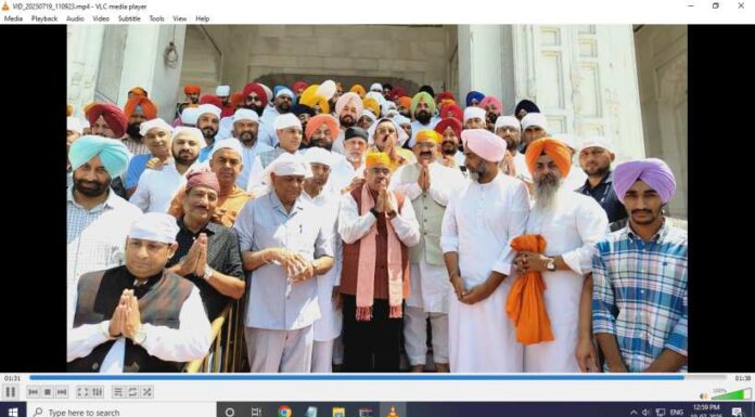 ਪੰਜਾਬ ਭਾਜਪਾ ਦੀ ਲੀਡਰਸ਼ਿਪ ਪੁੱਜੀ ਸ੍ਰੀ ਦਰਬਾਰ ਸਾਹਿਬ, ਪੰਜਾਬ ‘ਚ ਅਮਨ-ਸ਼ਾਂਤੀ ਲਈ ਕੀਤੀ ਅਰਦਾਸ