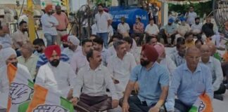 ਜਲੰਧਰ ਨਗਰ-ਨਿਗਮ ਦੇ ਬਾਹਰ ਕਾਂਗਰਸ ਦਾ ਪ੍ਰਦਰਸ਼ਨ, ਵਿਧਾਇਕ ਹੈਨਰੀ ਨੇ ਕਿਹਾ – ਨਿਗਮ ਬਣ ਚੁੱਕਾ ਹੈ ਭ੍ਰਿਸ਼ਟਾਚਾਰ ਦਾ ਅੱਡਾ