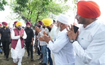 ਮੁੱਖ ਮੰਤਰੀ ਦੇ ਖੇਤਾਂ ਦੇ ਦੌਰੇ ਨੂੰ ਇਤਿਹਾਸਕ ਕਦਮ ਦੱਸਦਿਆਂ ਸ਼ੁਕਰਗੁਜ਼ਾਰ ਹੋਏ ਪਿੰਡ ਵਾਸੀ ਸਮਾਜ ਦੇ ਹਰੇਕ ਵਰਗ ਦੀ ਭਲਾਈ ਲਈ ਲੀਹੋਂ ਹਟਵੀਆਂ ਪਹਿਲਕਦਮੀਆਂ ਅਪਣਾਉਣ ਲਈ ਮੁੱਖ ਮੰਤਰੀ ਦਾ ਧੰਨਵਾਦ