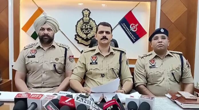 ਸੀਆਈਏ ਸਟਾਫ ਮੋਗਾ ਵੱਲੋਂ ਬੰਬੀਹਾ ਗੈਂਗ ਦਾ ਗੁਰਗਾ ਗਿਰਫ਼ਤਾਰ, 4 ਦੇਸੀ ਪਿਸਤੌਲ, ਮੈਗਜ਼ੀਨ ਅਤੇ 8 ਜਿੰਦੇ ਕਾਰਤੂਸ ਬਰਾਮਦ