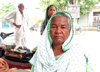 ਜ਼ਿੰਦਾ ਬਜ਼ੁਰਗ ਬੇਬੇ ਨੂੰ ਵਿਭਾਗ ਨੇ ਰਿਕਾਰਡ ‘ਚ ਦਿਖਾਇਆ ਮਰੀ, 6 ਮਹੀਨੇ ਤੋਂ ਕੱਟ ਦਿੱਤੀ ਪੈਨਸ਼ਨ