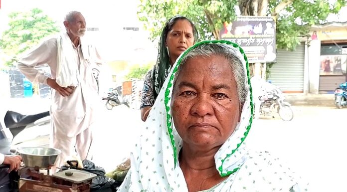 ਜ਼ਿੰਦਾ ਬਜ਼ੁਰਗ ਬੇਬੇ ਨੂੰ ਵਿਭਾਗ ਨੇ ਰਿਕਾਰਡ ‘ਚ ਦਿਖਾਇਆ ਮਰੀ, 6 ਮਹੀਨੇ ਤੋਂ ਕੱਟ ਦਿੱਤੀ ਪੈਨਸ਼ਨ